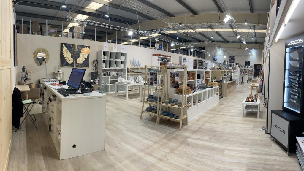 Piscis Select amplía su showroom en Raos